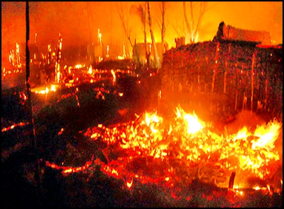 25housesguttedinfireaccidentinkakinada